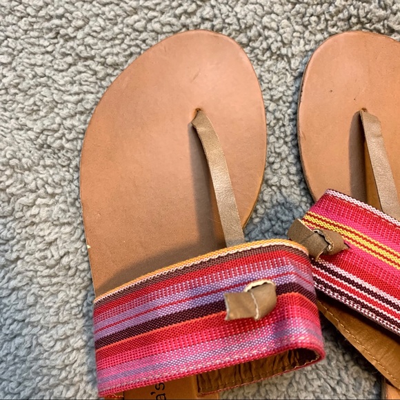 🦙🦙Francesca’s Thong Sandals🦙🦙 - Picture 3 of 5